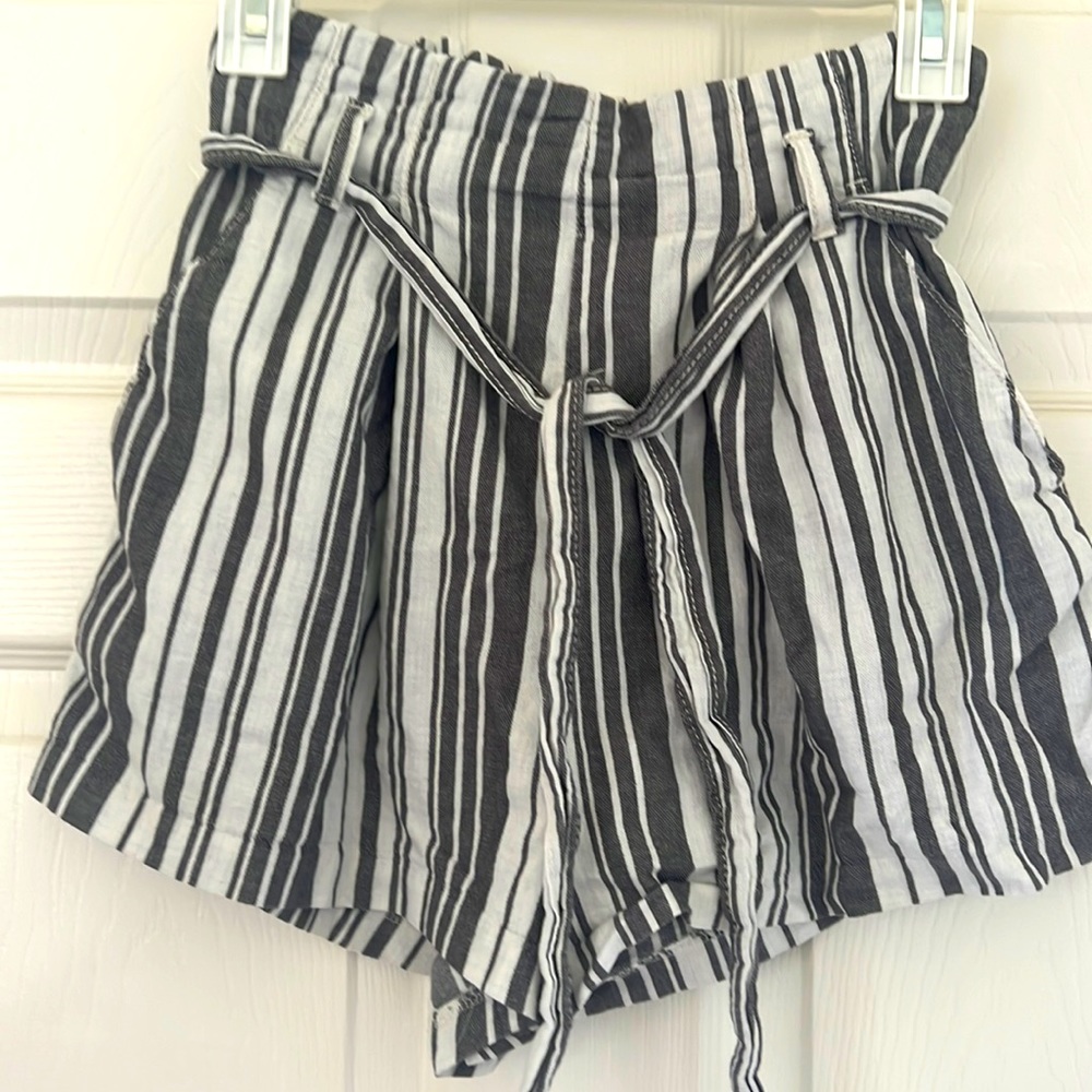 Striped shorts with pockets